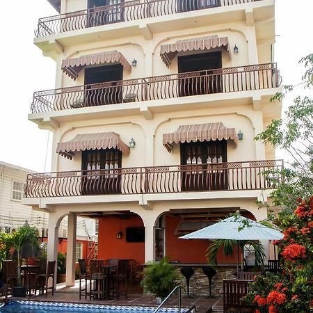 Windjammer International Cuisine & Comfort Inn Τζώρτζταουν Εξωτερικό φωτογραφία