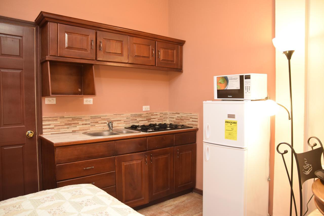 Windjammer International Cuisine & Comfort Inn Τζώρτζταουν Εξωτερικό φωτογραφία