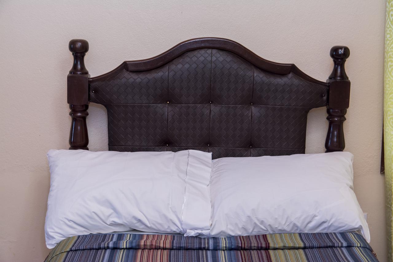 Windjammer International Cuisine & Comfort Inn Τζώρτζταουν Εξωτερικό φωτογραφία