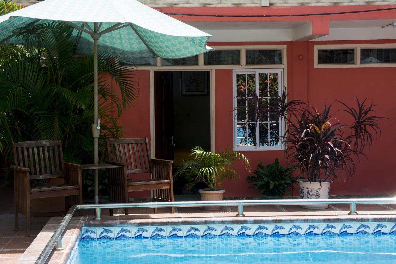 Windjammer International Cuisine & Comfort Inn Τζώρτζταουν Εξωτερικό φωτογραφία