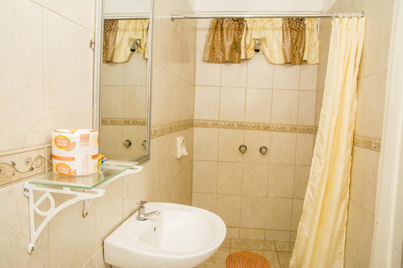 Windjammer International Cuisine & Comfort Inn Τζώρτζταουν Εξωτερικό φωτογραφία