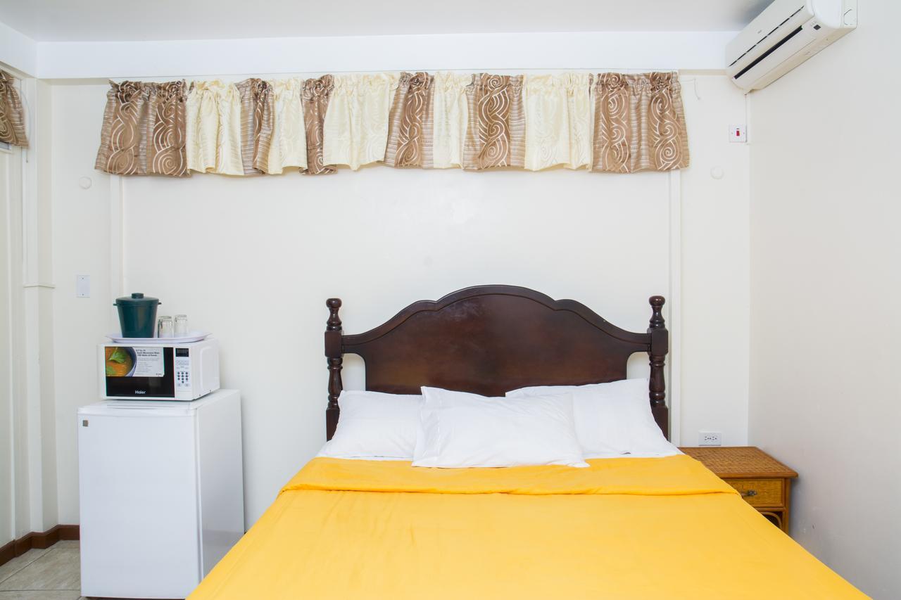 Windjammer International Cuisine & Comfort Inn Τζώρτζταουν Εξωτερικό φωτογραφία