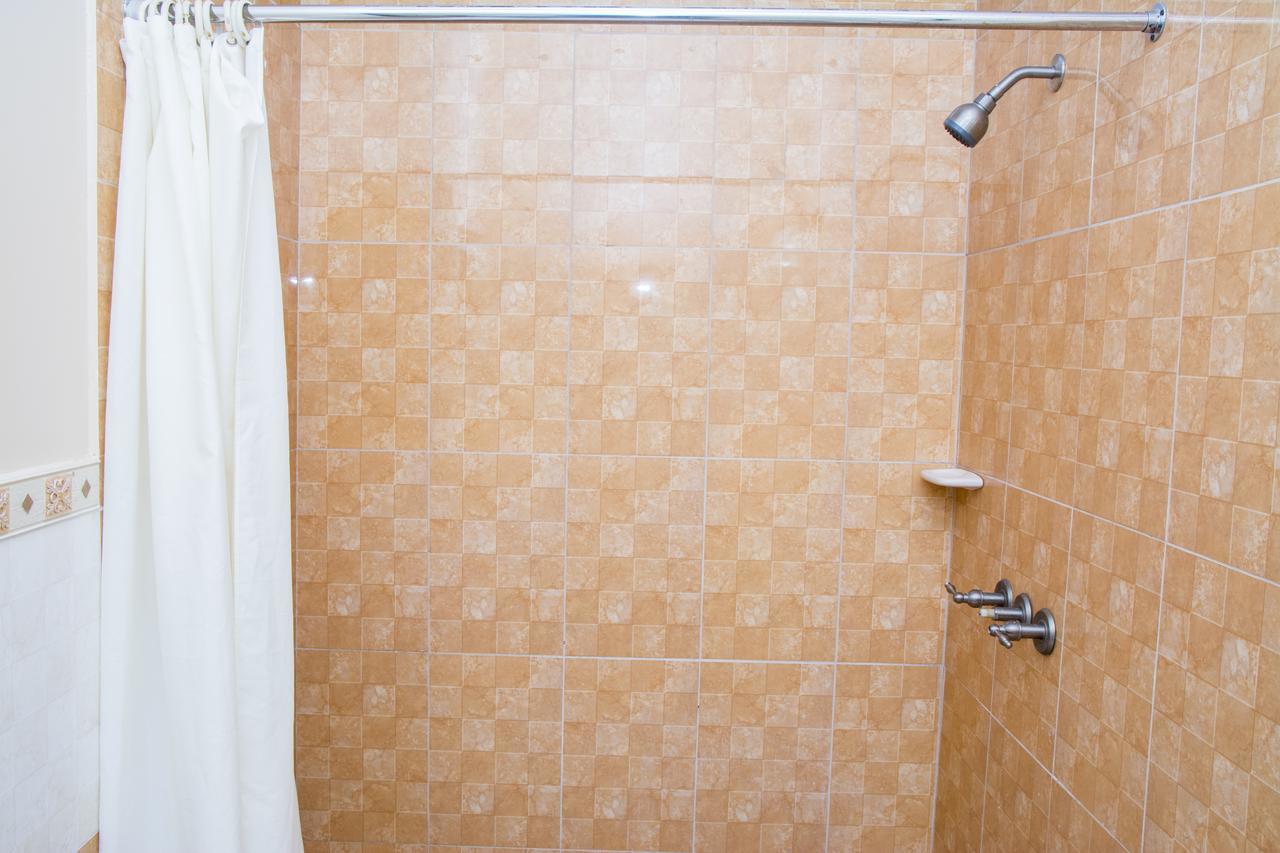 Windjammer International Cuisine & Comfort Inn Τζώρτζταουν Εξωτερικό φωτογραφία