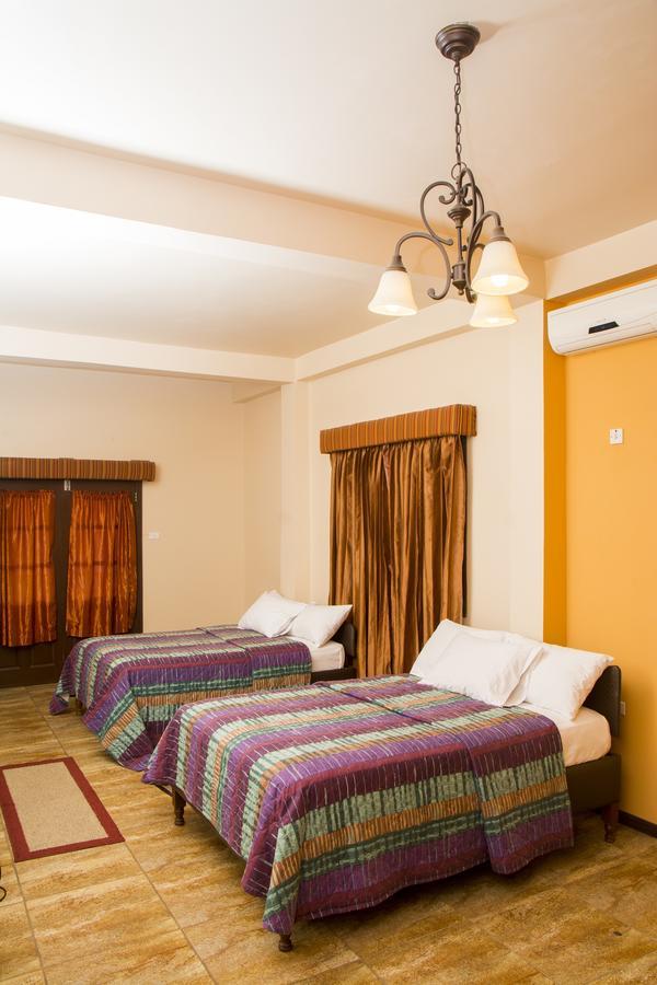Windjammer International Cuisine & Comfort Inn Τζώρτζταουν Εξωτερικό φωτογραφία
