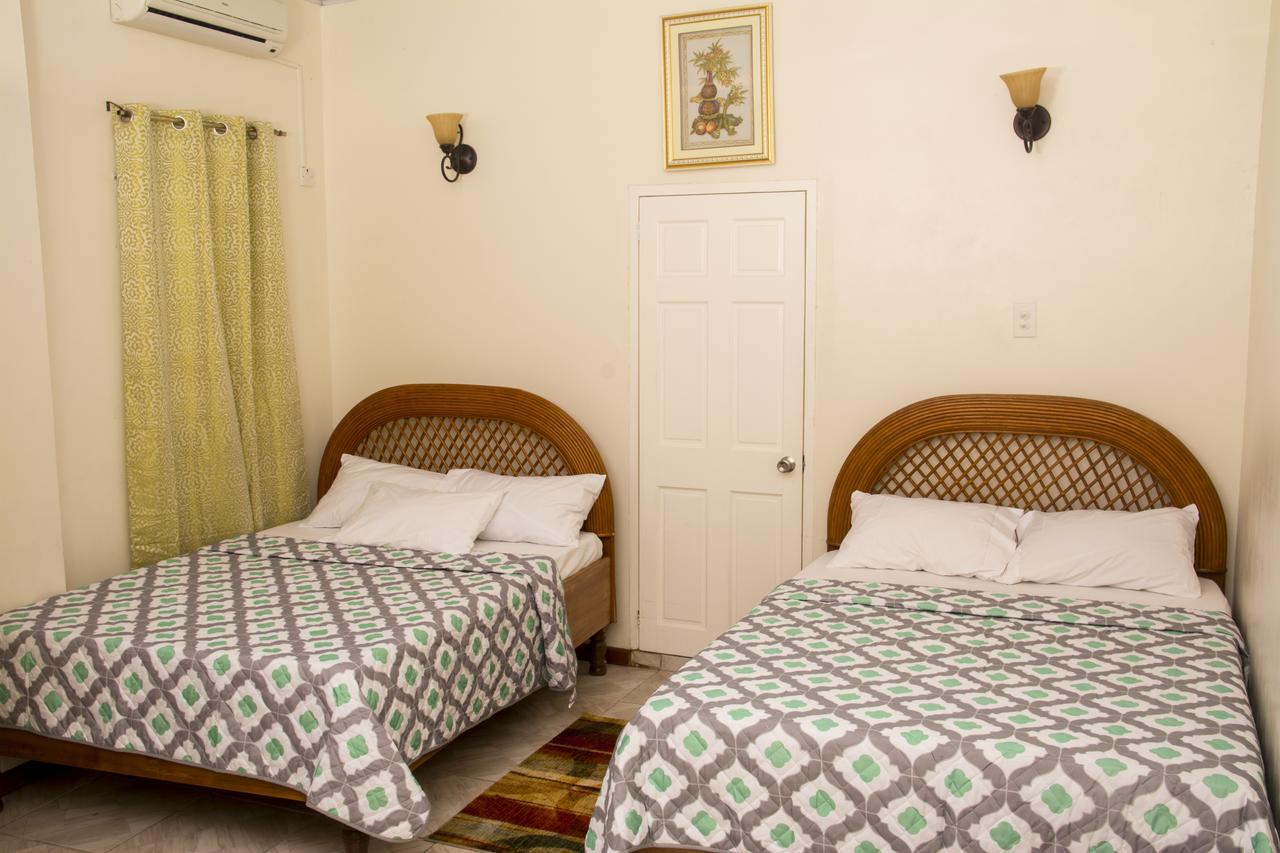 Windjammer International Cuisine & Comfort Inn Τζώρτζταουν Εξωτερικό φωτογραφία