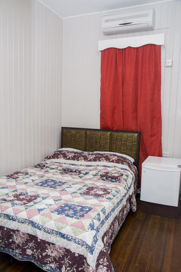 Windjammer International Cuisine & Comfort Inn Τζώρτζταουν Δωμάτιο φωτογραφία